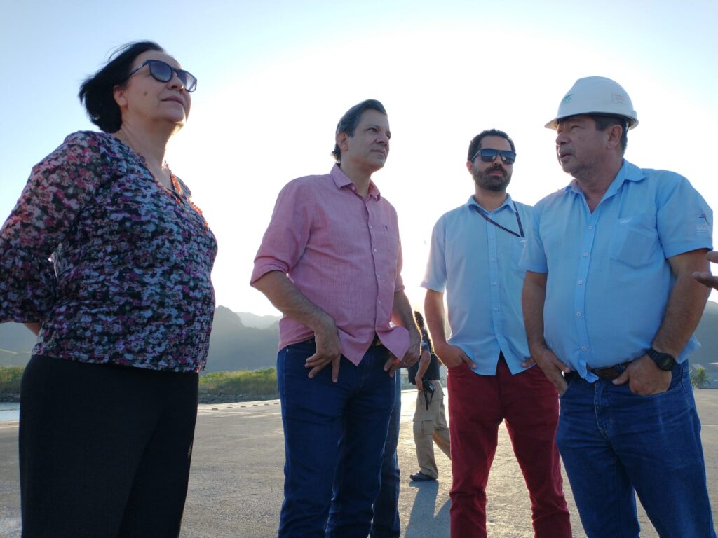 Marcia Lia e Fernando Haddad visitaram o porto de São Sebastião durante a eleição