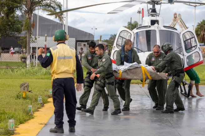 Bombeiro e defesa civil atuam na Catastrofe. Foto Prefeitura Municipal