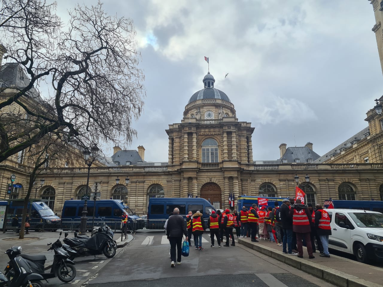 Manifestantes em greve em Paris